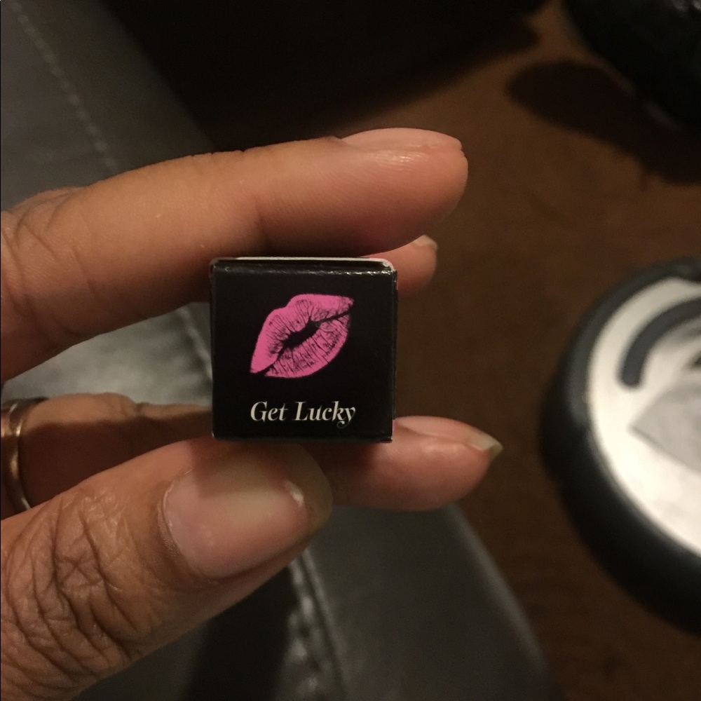 Va Va Plumb Liquid Lipstick